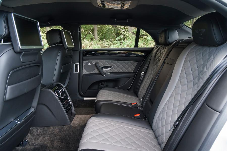 Интерьер Bentley Flying Spur V8 S 2016 года  (UK) (фото 10 из 14)